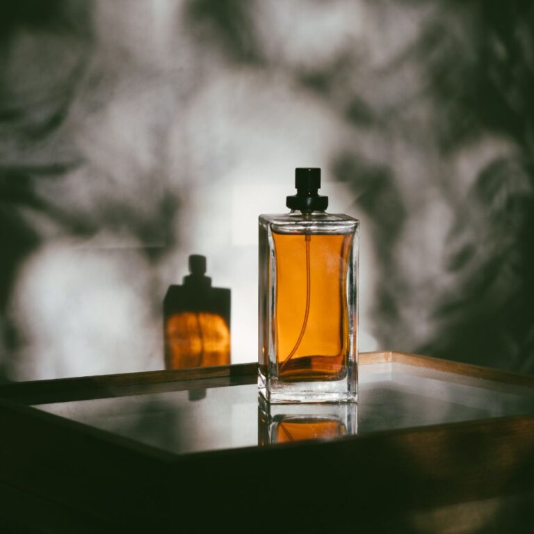 Descubra tudo sobre perfumes amadeirados. Saiba como selecionar o aroma ideal, entender notas das fragrâncias amadeiradas e como elas podem combinar com você!